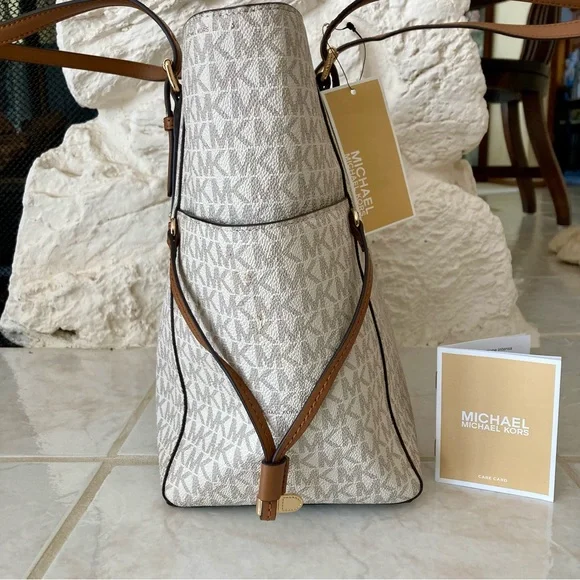 Michael Kors Voyager Tote in vanilla and acorn colors - Picture 7 of 15